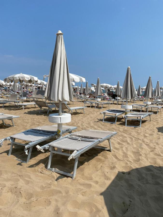 Hotel Ivana Lido di Jesolo Exterior photo